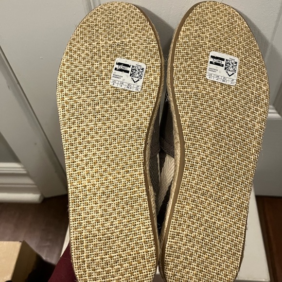 Brand new TOMs shoes size 6 - Picture 4 of 4